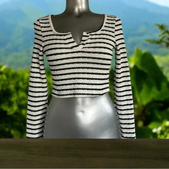 🆕21 Saints  Crop Top - Picture 8 of 16